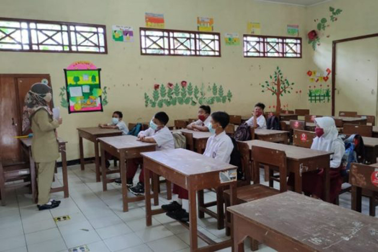 Di Batang, 300 SD dan 30 SMP Mulai Sekolah Tatap Muka Hari Ini, Siswa: Belajar Online Susah, Tidak Mudeng