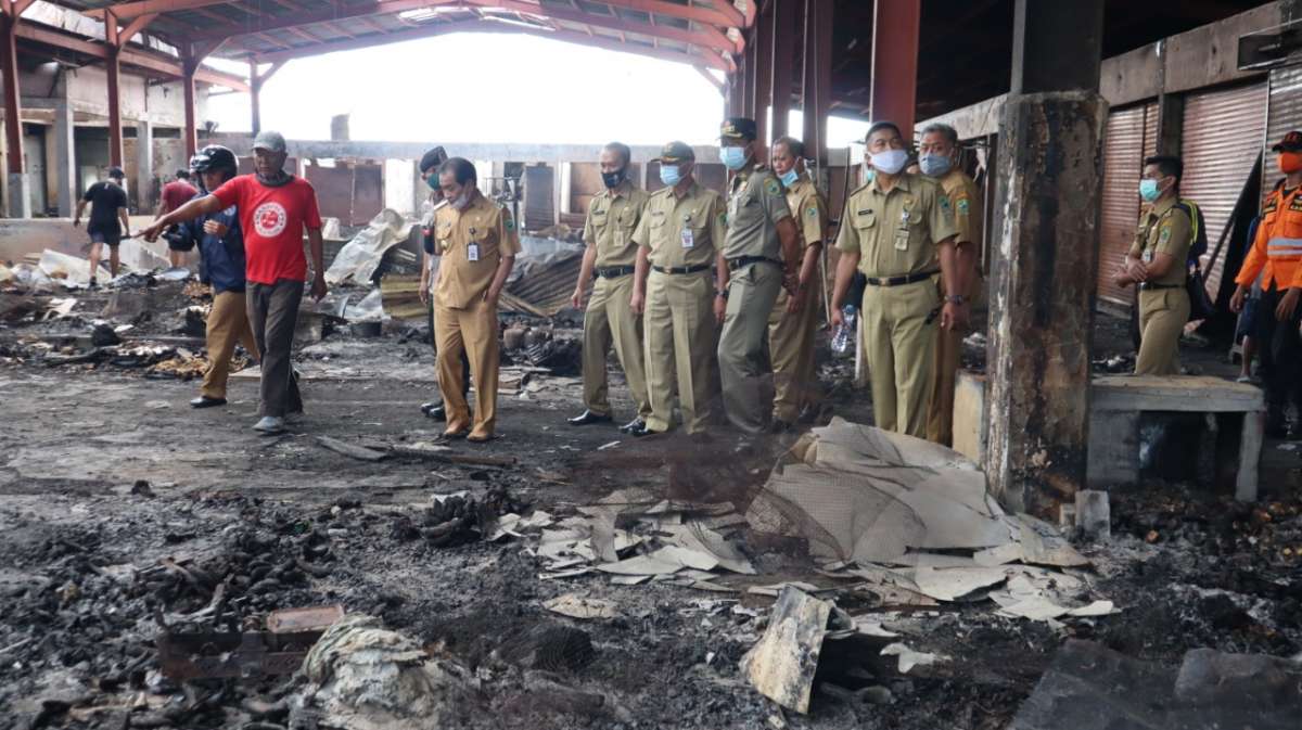 Dapat Usulan dari Sesepuh, Bupati Akhirnya Tempatkan Sementara Separuh Pedagang Terdampak Kebakaran di Pasar S