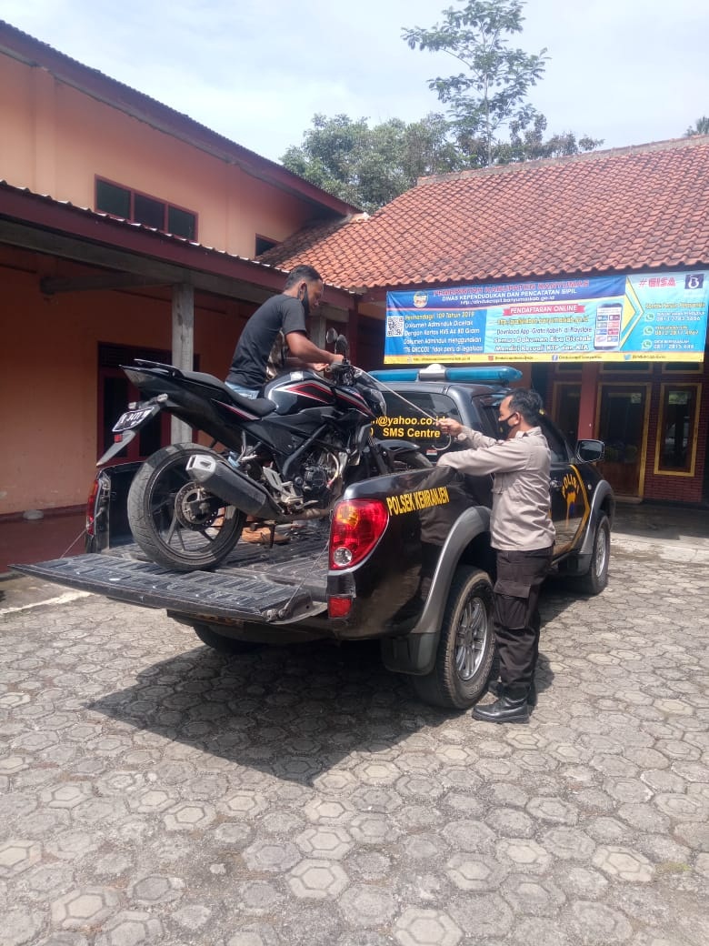 Honda CB150R - Z 3477 YQ Ditemukan Warga di Tepi Sawah Desa Karangjati Kemranjen