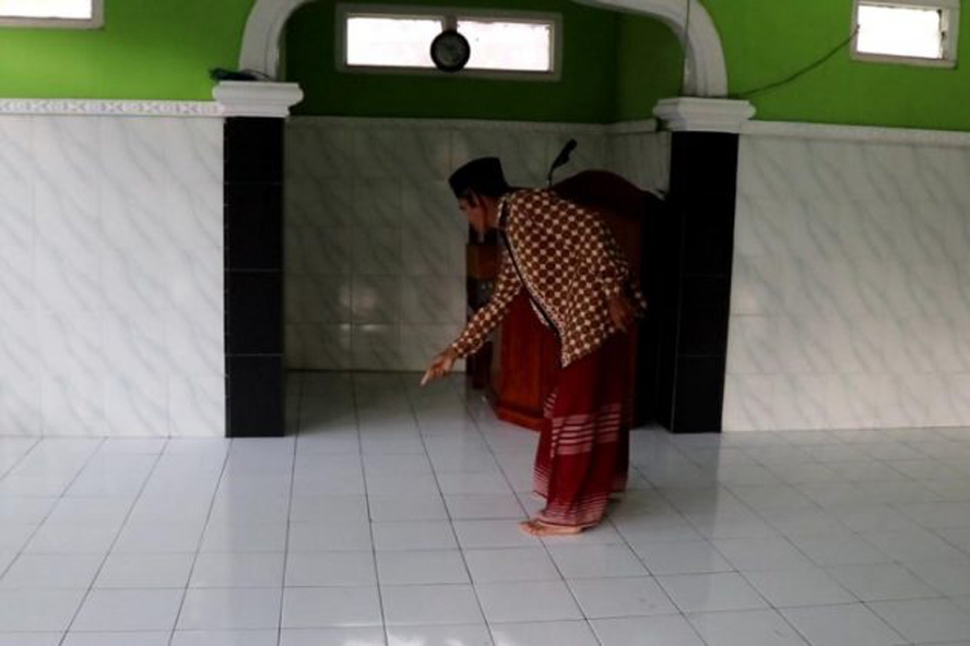 Imam Musala Dibacok Tetangganya saat Sujud Salat Subuh di Temanggung, Istrinya Tewas karena Halangi Aksi Pelak