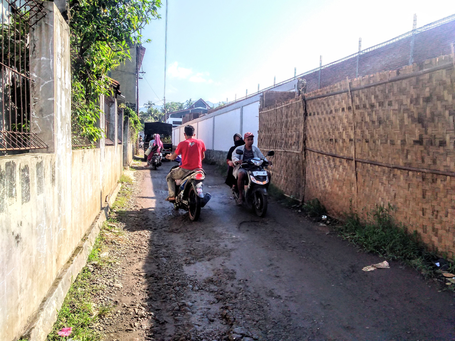 Akses ke Pasar Tambak Semakin Rusak, Perbaikan Tunggu Pembanguan Rampung