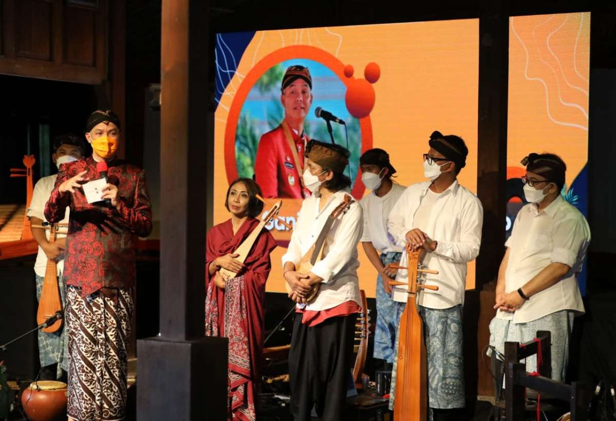 Upaya Ganjar Bersama Trie Utami, Dewa Budjana, Purwatjaraka Cs Jadikan Borobudur Pusat Musik Dunia