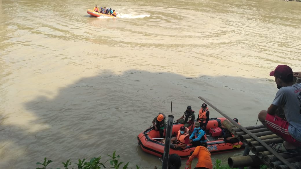 Tim SAR Masih Lakukan Pencarian Sirwanto Ceburkan Diri Ke Sungai Serayu