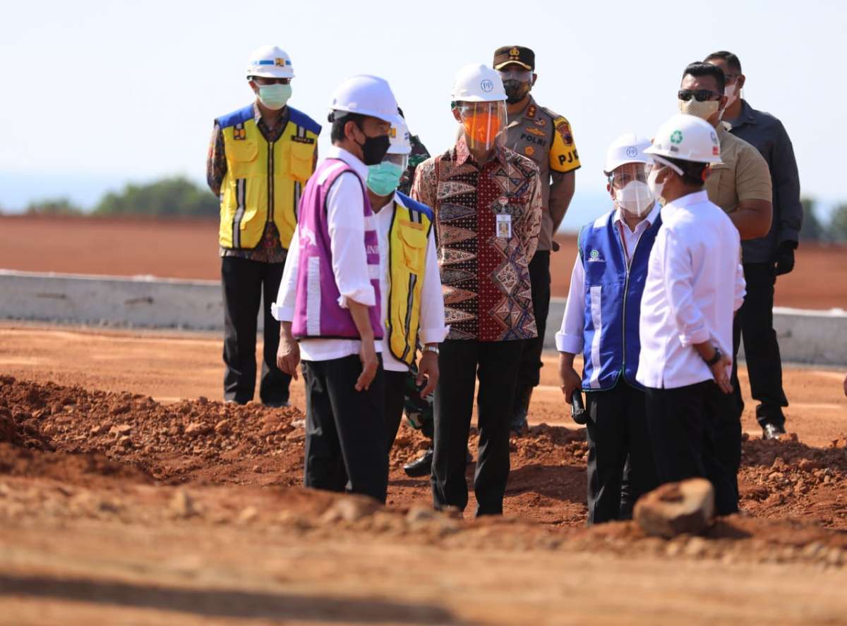 Ganjar Dampingi Jokowi Cek Kawasan Industri Batang, Mei Pabrik Pertama Dibangun