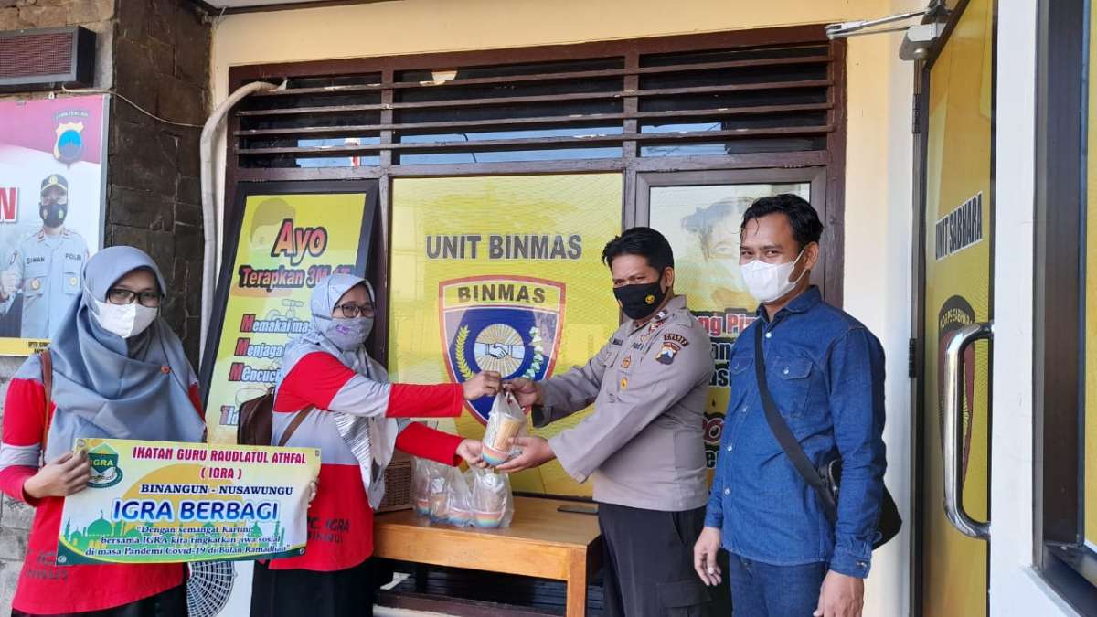 Hari Kartini, PC IGRA BINNUS Bagi-Bagi Takjil dan Masker