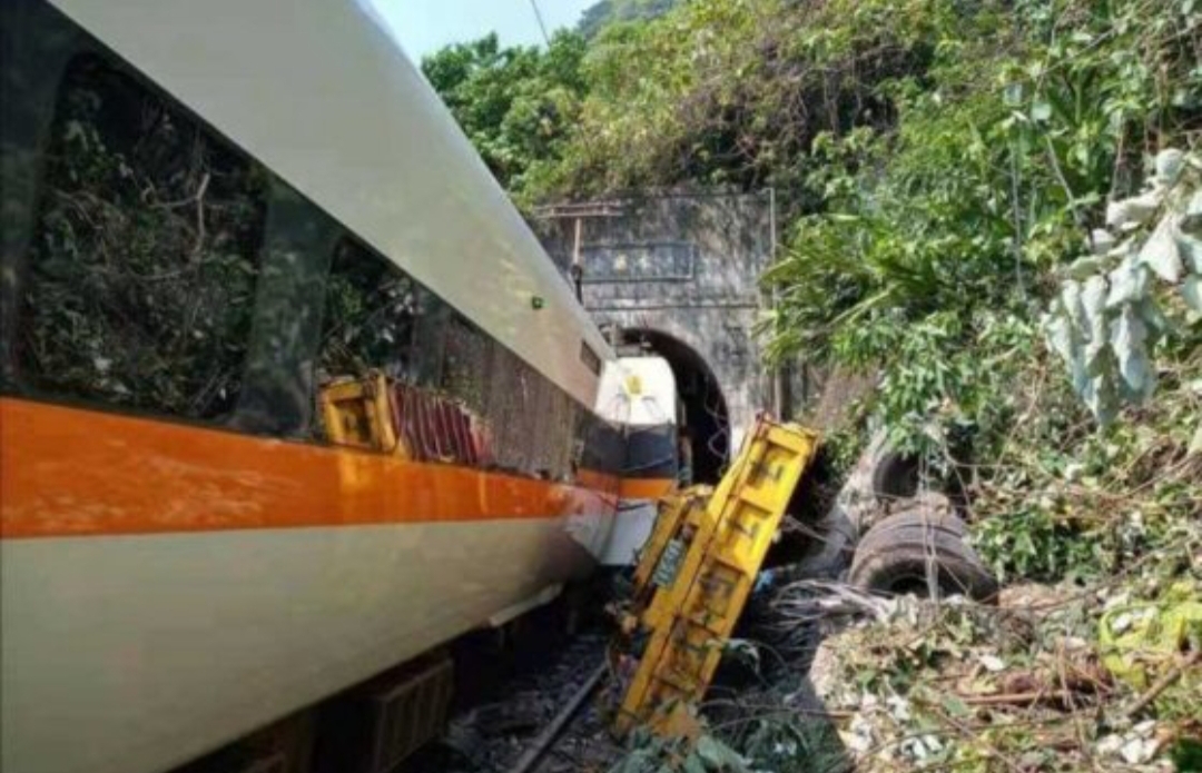 KA Taroko Express Alami Kecelakaan di Terowongan,  48 Orang Tewas