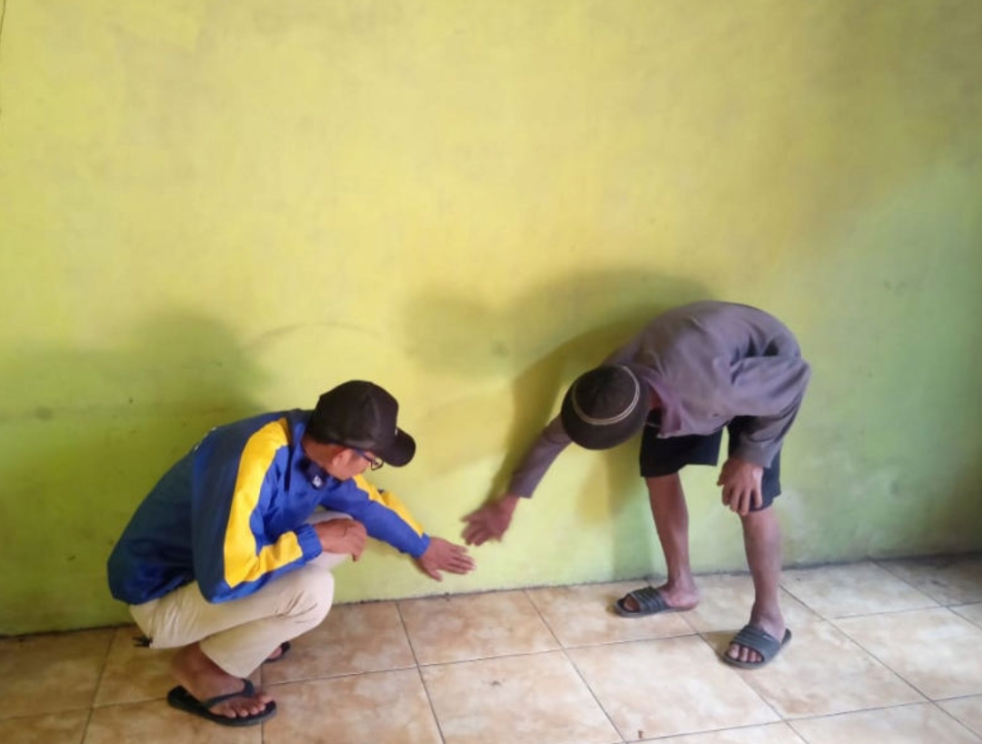 Lantai dan Tembok Rumah Warga Sirongge Pandanarum Banjarnegara Keluarkan Suhu Panas Hingga 50 Derajat Celcius