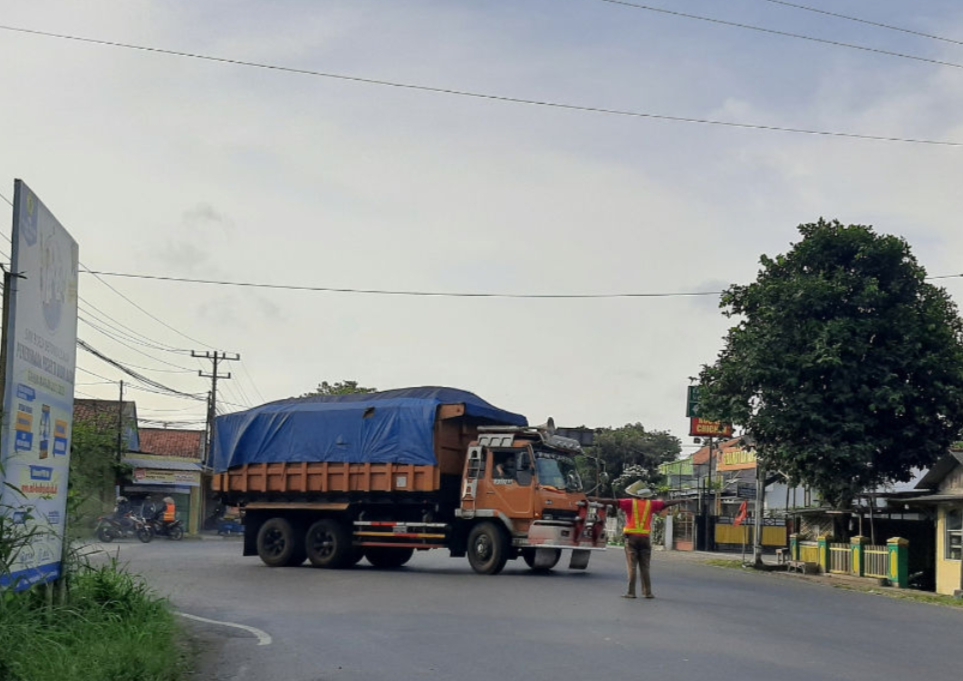 Exit Tol Hanya Numpang 