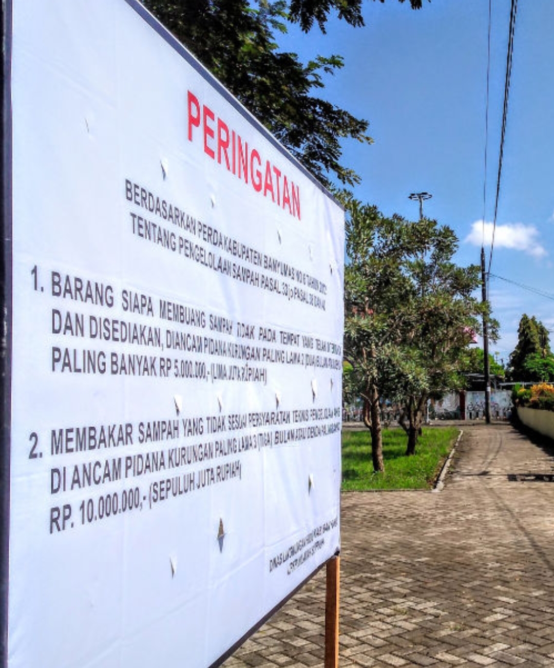 Dicabut, Plang Bertuliskan: 