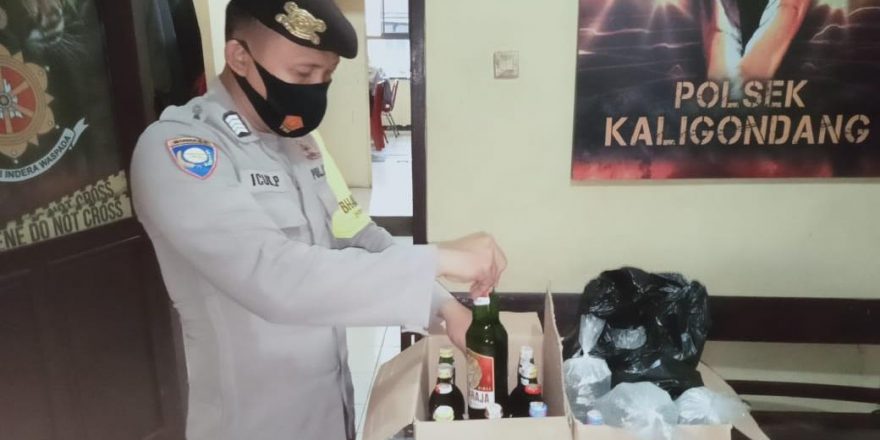 Puluhan Botol Miras Dirazia Polsek Kaligondang