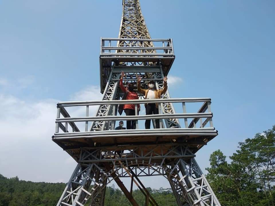 Unik, Menara Eiffel Ada di Purwojati