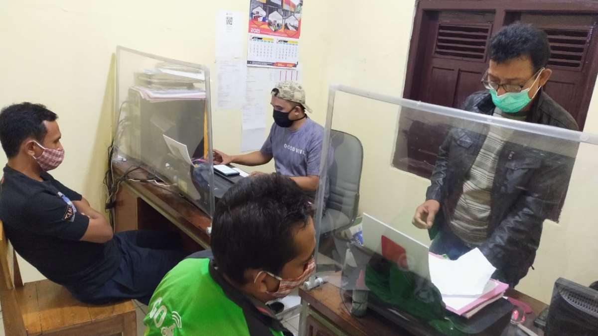 Asyik Judi di Pos Ronda Desa Kalikesur Kedungbanteng, Tujuh Orang Ditangkap