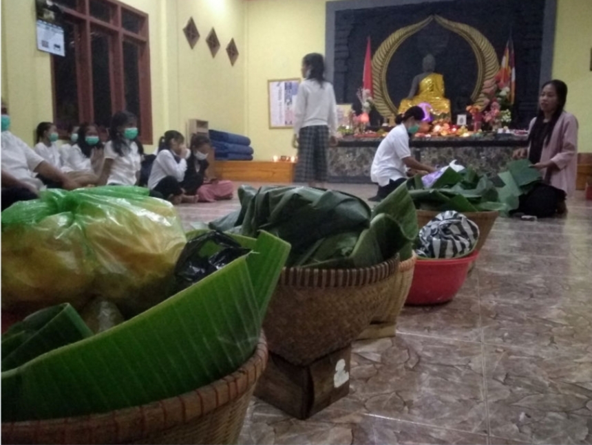 Umat Budha di Banjarpanepen Sumpiuh Tumpengan