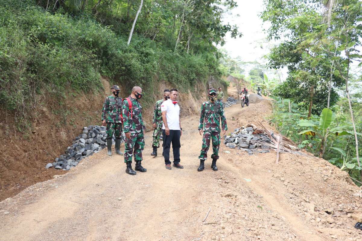 Jalan Kebutuhjurang - Duren Dirabat Beton Sepanjang 1.962 Meter
