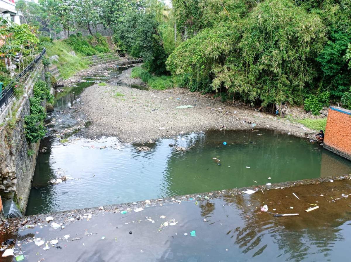 Sungai Kranji Masih Dihiasi Sampah, Penanganan Masih Sebatas Edukasi