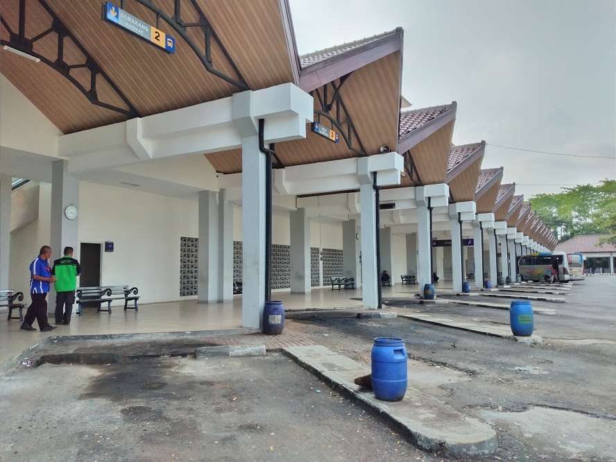 Pedagang Kian Merana di Terminal Bulu Pitu Purwokerto, Mudik Dilarang, Tak Ada Bus Datang