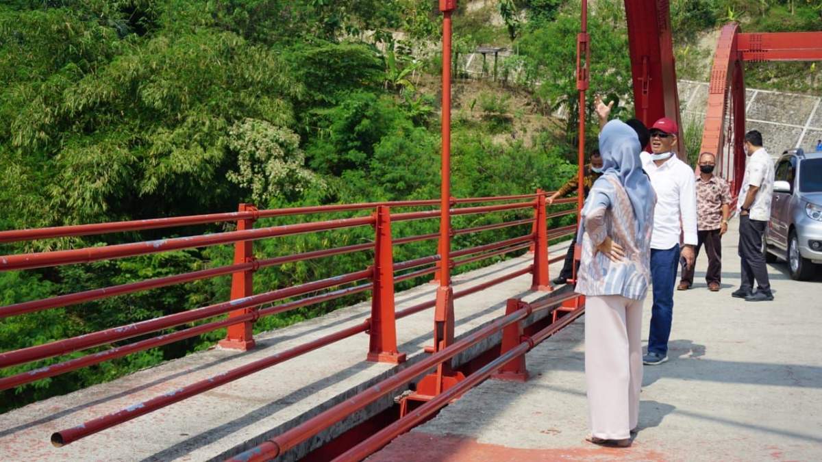 Belum Dibuka, Jembatan Merah Purbalingga Malah Rusak, Baut Lepas Hingga Pegangan Bengkok