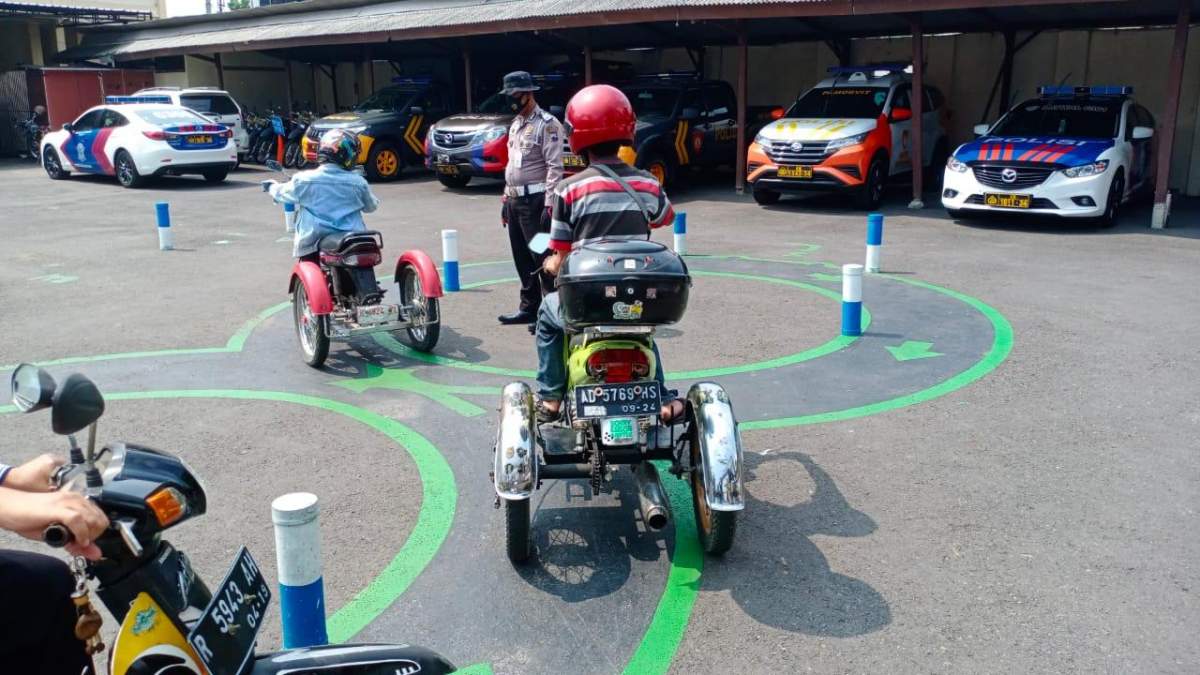 Difabel Dapat Pelayanan Khusus Pembuatan SIM D di Polres Banjarnegara