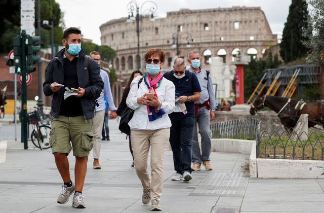 Per 28 Juni, Italia Hapus Aturan Pakai Masker di Luar Ruangan