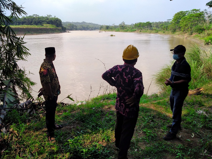 Pemdes Kedunguter Petakan Titik Luapan Sungai