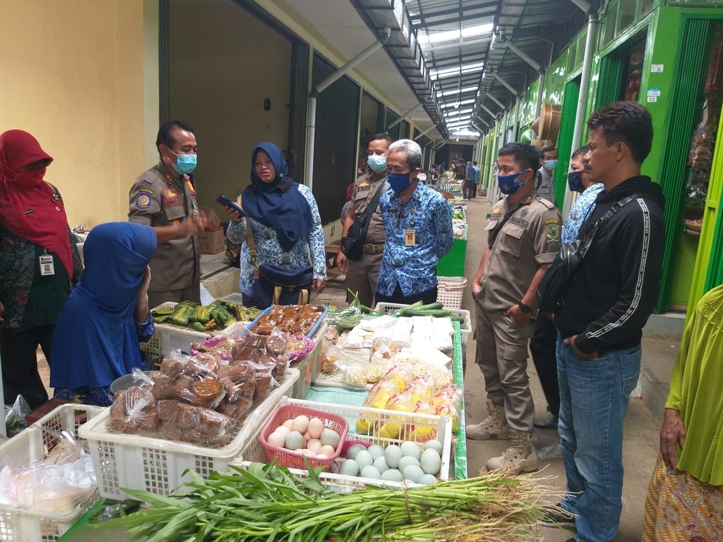Kios dan Los Banyak yang Kosong, Banyak Pedagang Mandiraja Berjualan di Luar