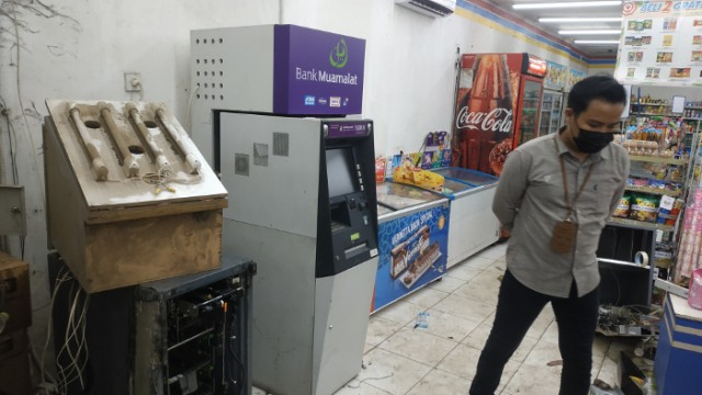 Maling Bobol Tembok Minimarket, Uang Ratusan Juta di ATM Digasak