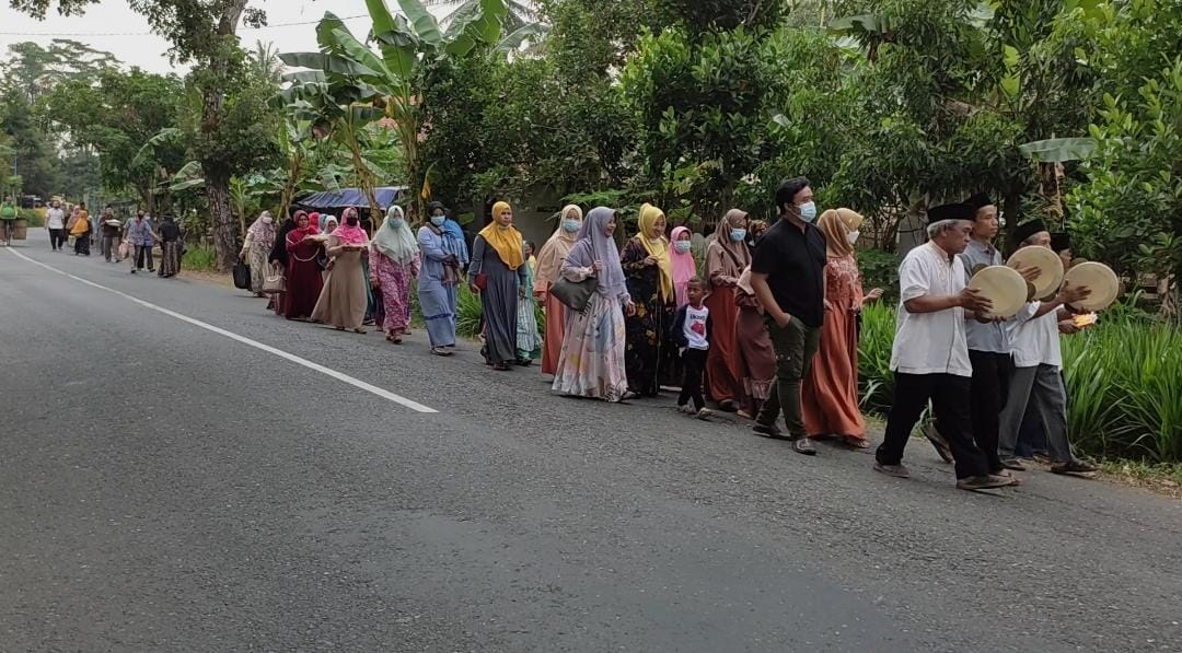 Pengantin Wanita ke Tempat Pria, Disambut Tradisi Kompangan, Lestari di Buluspesantren