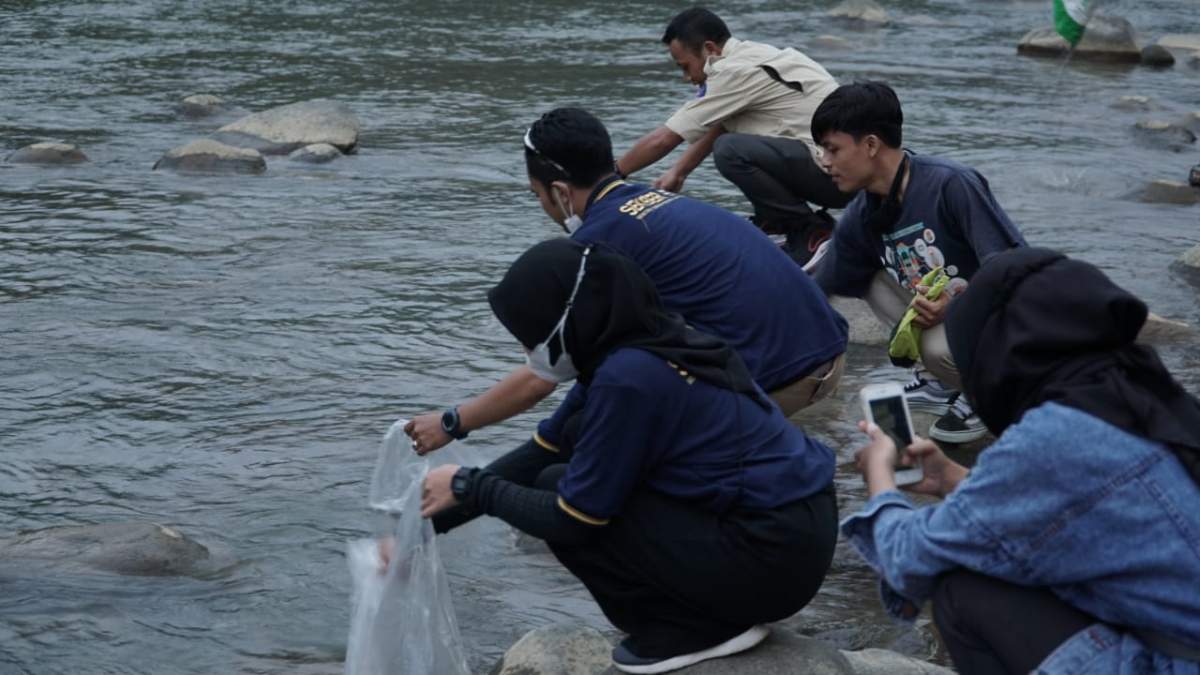 SEKBER Pecinta Alam Banjarnegara Tebar 7.500 Benih Ikan