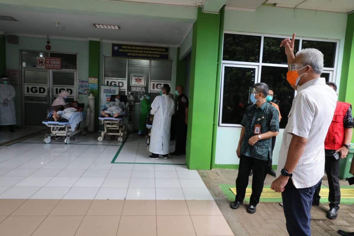Sidak RSUD Kartini, Ganjar Temukan Pasien Terlantar di Depan IGD