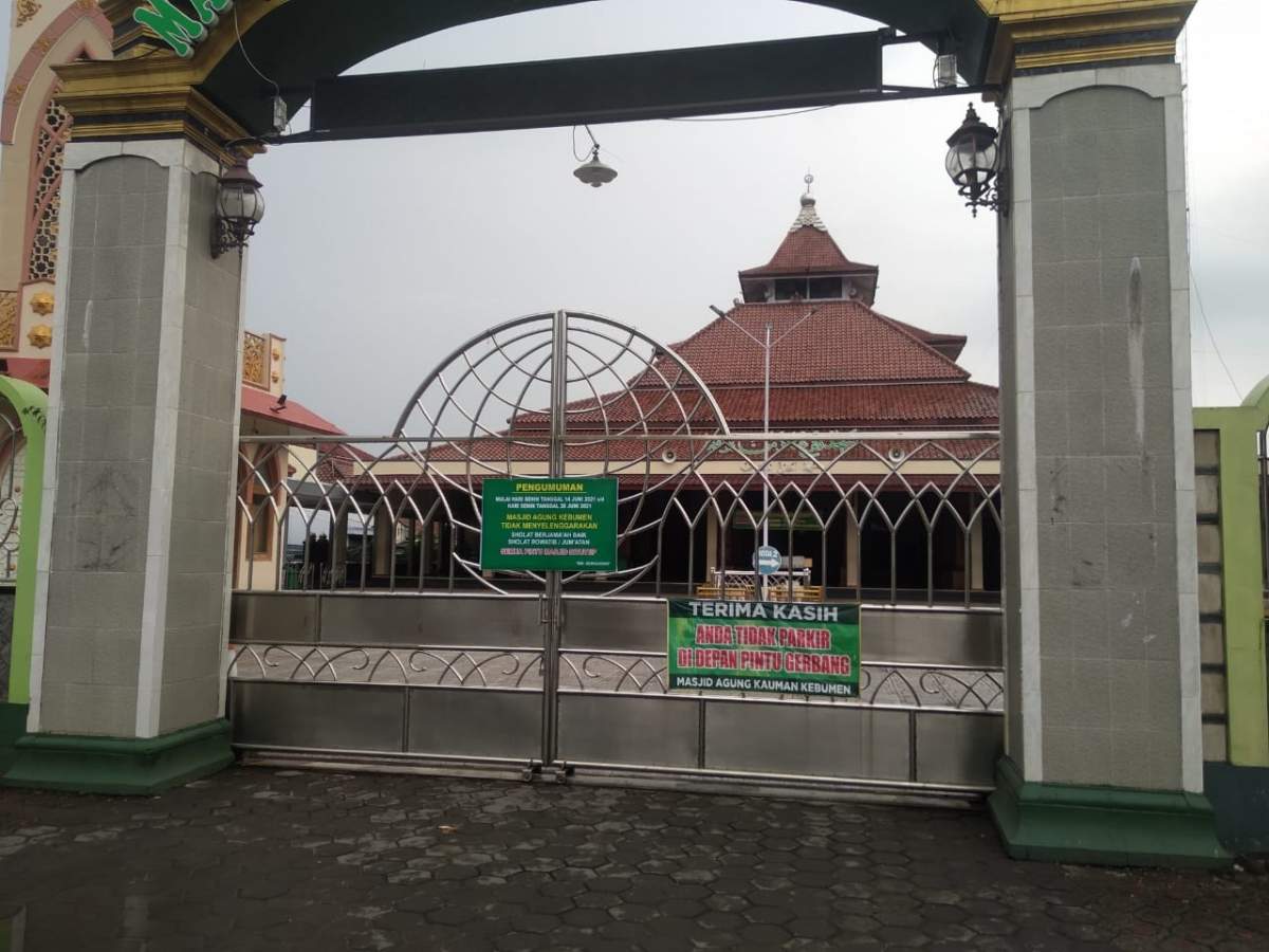 Masjid Agung Kebumen Ditutup Sementara, Adzan Tetap Dikumandangkan