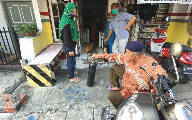 Antre Berjam-jam, Berburu Sampai Luar Kota, Saat Oksigen Tengah Diisi, Dikabari Bapak Sudah Tiada