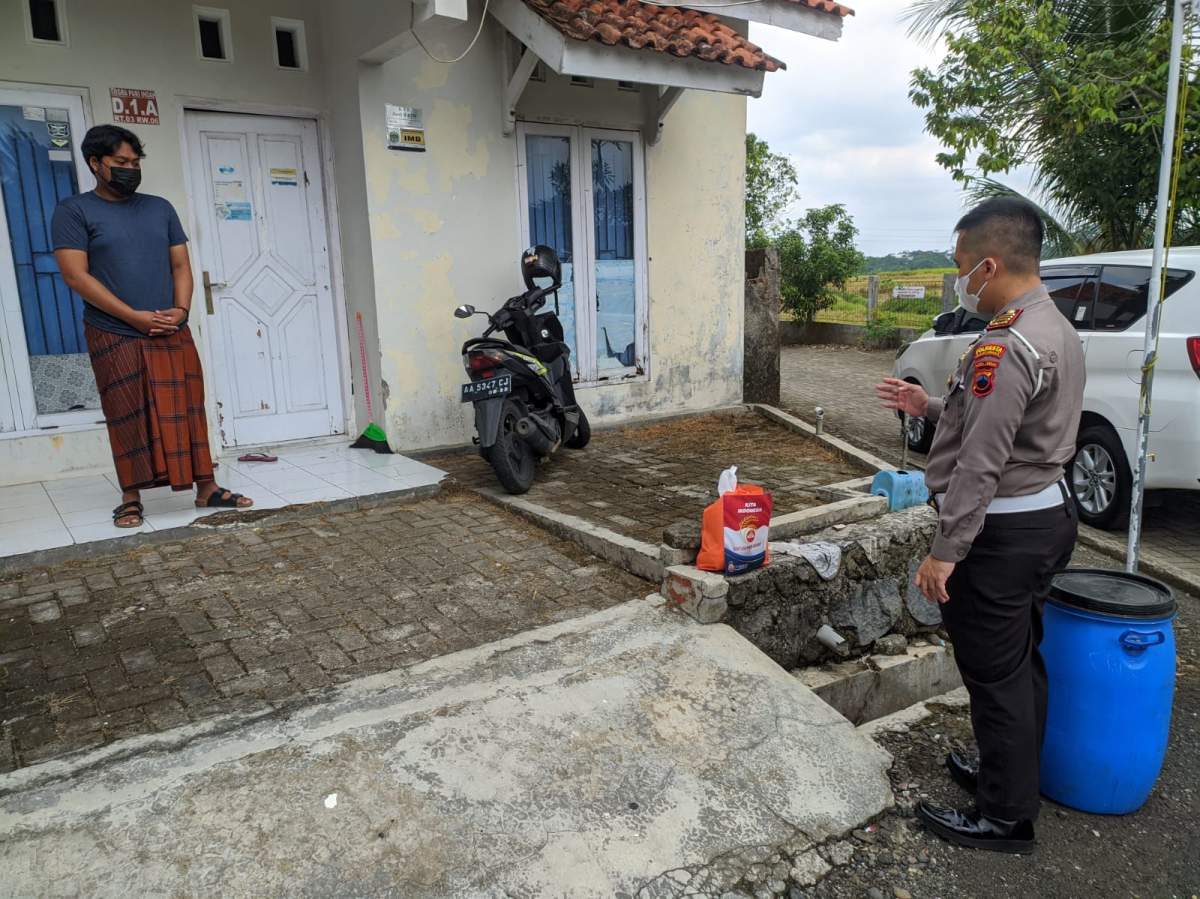 Kapolres Beri Bantuan Pada Wartawan Isoman