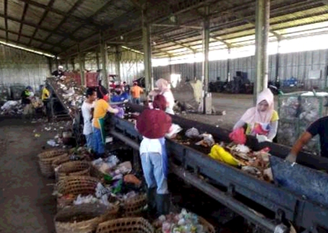 Intensitas Hujan Membuat Pengangkutan Sampah Tersendat ke TPS