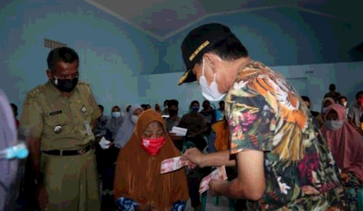 Sengaja Lepas Atribut, Bupati Banjarnegara Sidak Penyaluran BLT, Lihat Situasi Nyata