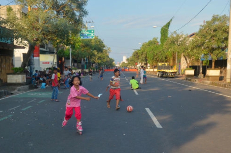 Sepinya Jalan Kota Purwokerto Jadi Sarana Bermain Anak-anak