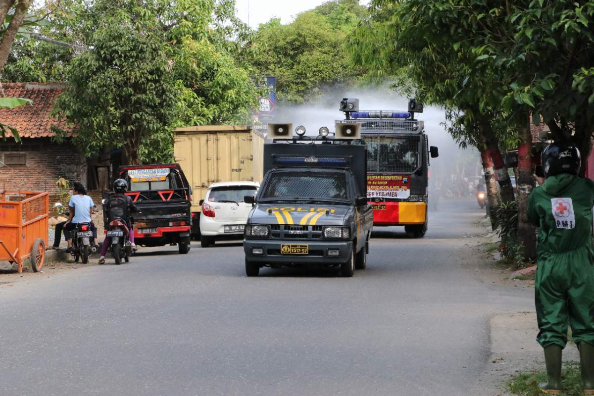 Jalan Utama Kota Kebumen Disemprot Disinfektan