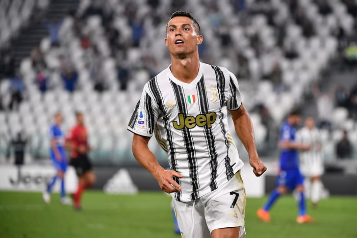 Cristiano Ronaldo Kirim Sinyal Bertahan di Juventus