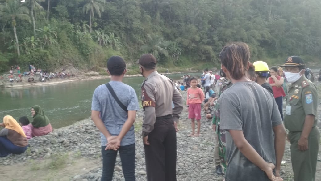 Mandi di Sungai Gintung, ABG Tenggelam