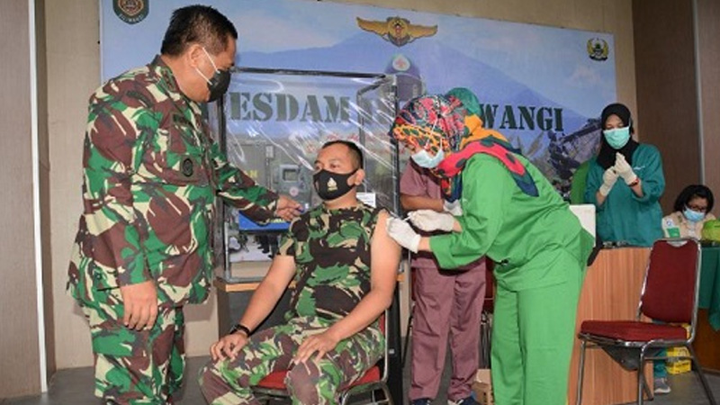 Ratusan Prajurit TNI Jajaran Kodam III/Siliwangi Suntik Vaksinasi Sinovac