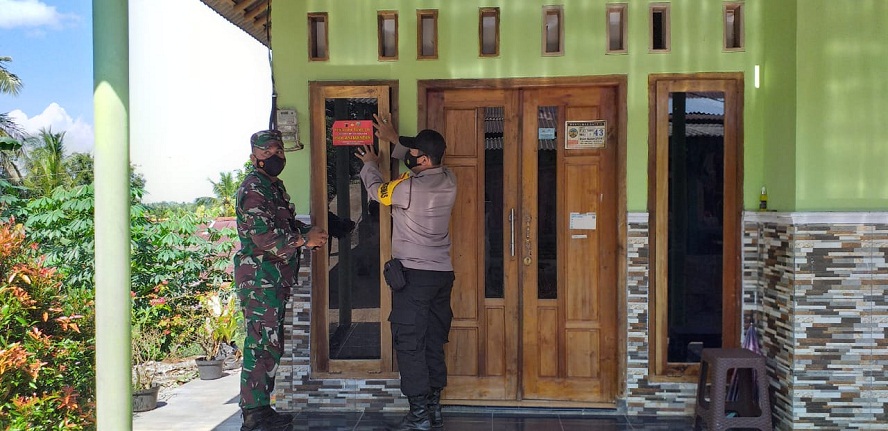 Rumah Warga Isoman di Kemranjen Ditempeli Stiker
