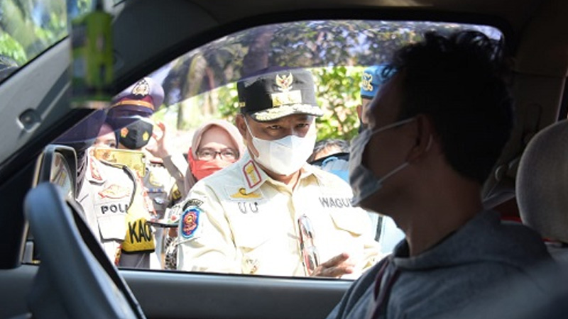 Uu Ruzhanul Tinjau Penyekatan di Perbatasan Jabar-Jateng