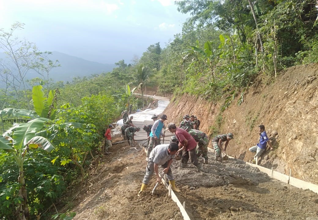 Pengecoran Jalan di Desa Kebutuhjurang Sudah Capai 1.500 Meter