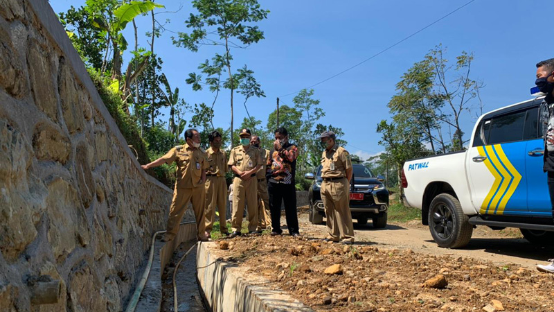 Jalan Desa Kalisat Kidul Bakal Mulus