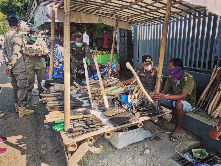 57 Pedagang Pasar Mandiraja Ditertibkan, Karena Berjualan di Bahu Jalan