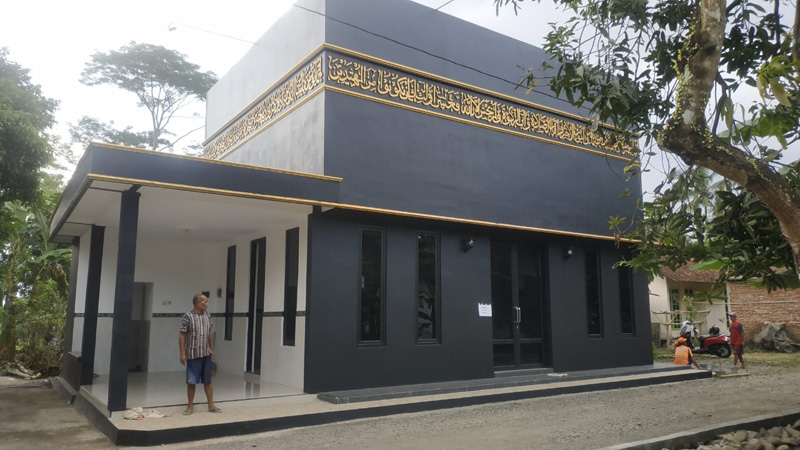 Warga Bojong Purbalingga Bangun Masjid Bentuk Kabah