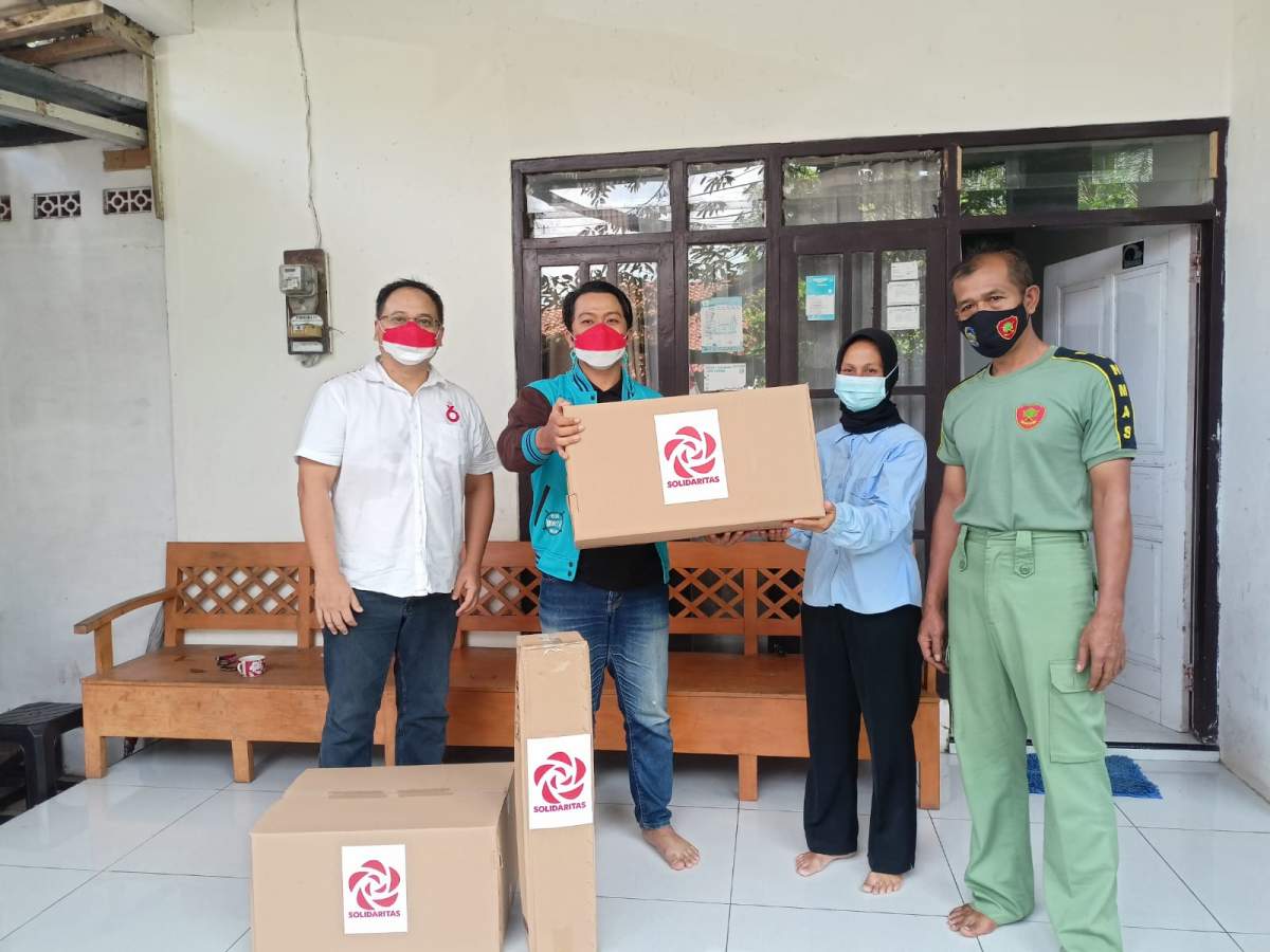 Apresiasi Relawan Covid-19 Desa Karangnangka, PSI Banyumas Kirim Oksigen dan APD