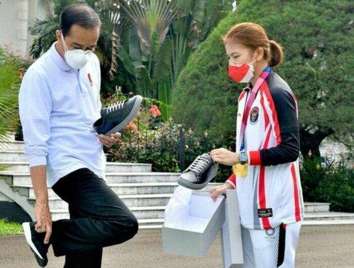 Wuih Beruntungnya Greysia Polii, Sepatu Sneakers Buatannya Dibeli Jokowi, Netizen: Wow Endorse Termahal!