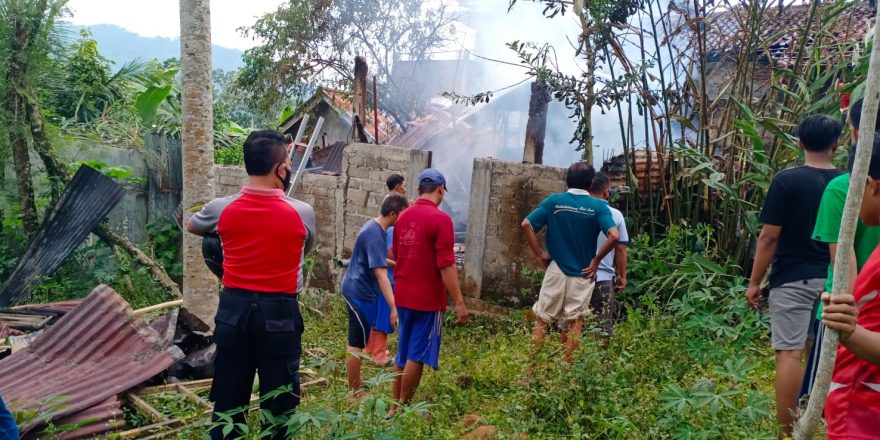 Lupa Matikan Tungku, Rumah di Rembang Ludes Terbakar