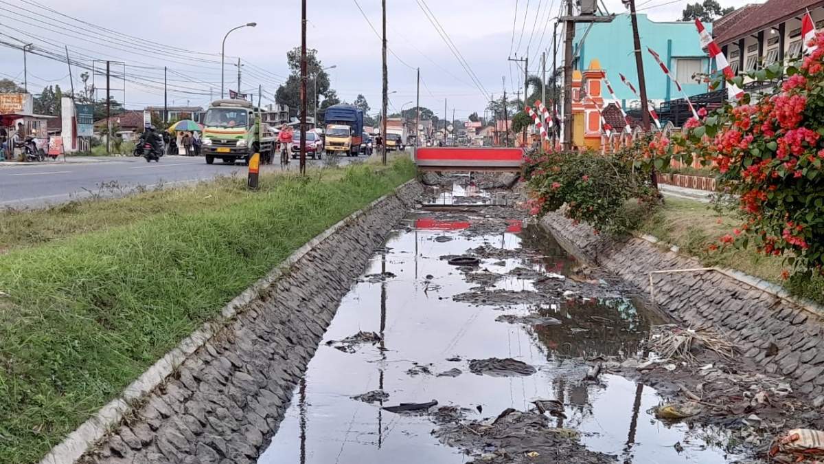 Pengeringan Saluran Irigasi Tidak Serentak