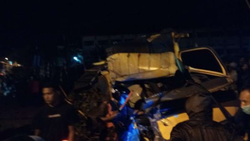 Tiga Tewas, Tronton Tabrak Dua Truk dan Dua Motor di Ruas Jalan Tegal - Purwokerto